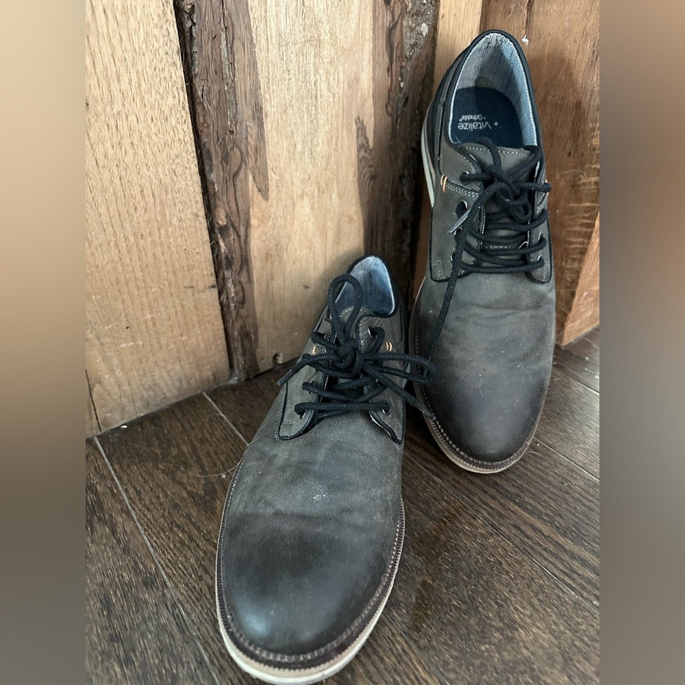 Men's size 8 1/2 medium dress shoe by Sonoma